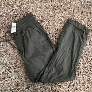 NWT Lou & Grey drawstring pants